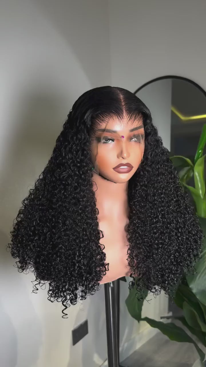 Grossiste
Perruques Premium Naturelles – Vente en Gros (Wholesale / B2B)
Accroche principale
Développez votre business avec des perruques premium haute qualité, conçues pour la revente, les salons professionnels .